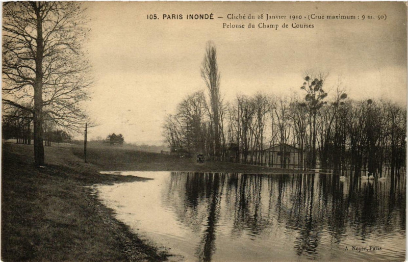 Carte postale ancienne Paris inondé - Cliché du 28 Janvier 1910 - Pelouse du Champ de Courses à Paris 16e