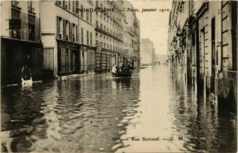 Carte postale ancienne Inondations - Rue Surcouf à Paris 7e