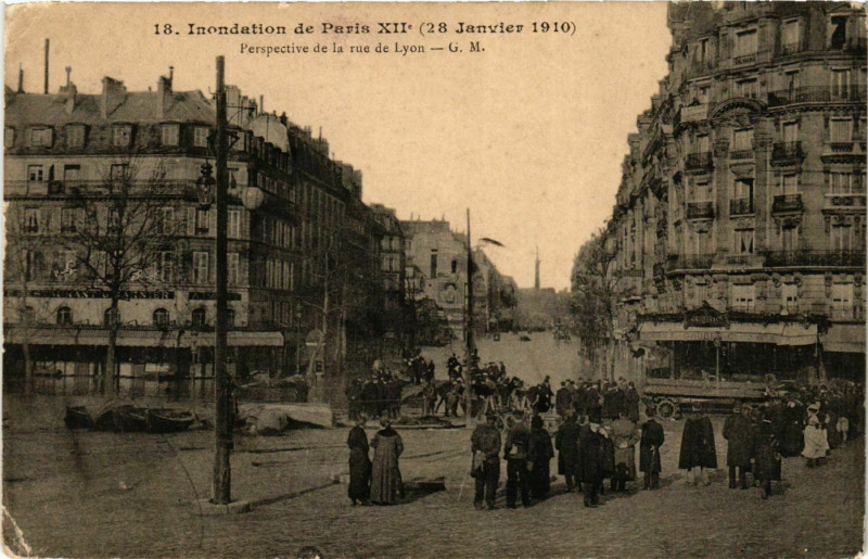 Carte postale ancienne Paris Inondations de Paris 1910 Rue de Lyon à Paris 12e