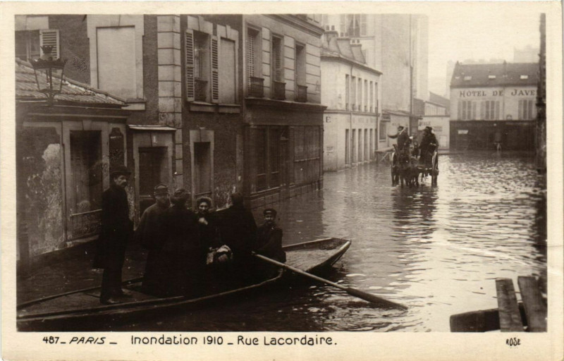 Carte postale ancienne Inondations 1910 - Rue Lacordaire à Paris 15e