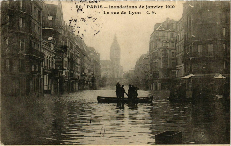 Carte postale ancienne Inondations de janvier 1910 - La rue de Lyon à Paris 12e