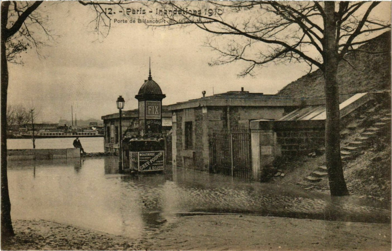 Carte postale ancienne Inondations 1910 - Porte de Billancourt (Boulevard Murat) à Paris 16e
