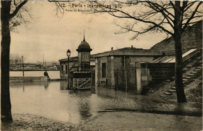 Carte postale ancienne Inondations 1910 - Porte de Billancourt (Boulevard Murat) à Paris 16e