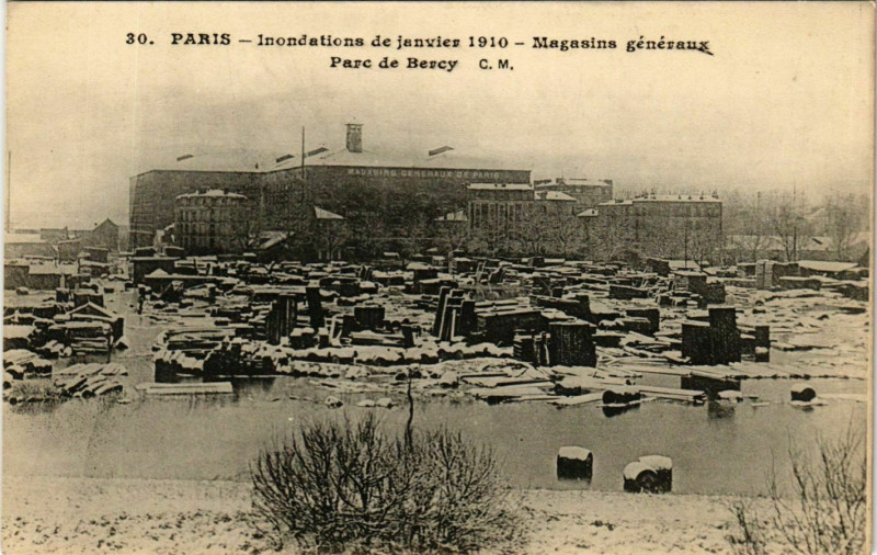 Carte postale ancienne Inondations de Janvier 1910 - Magasins Généraux - Parc de Bercy à Charenton-le-Pont