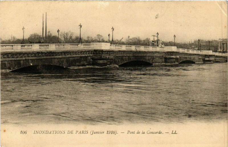 Carte postale ancienne Paris Inondations 1910 Pont de la Concorde à Paris