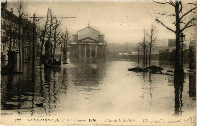 Carte postale ancienne Inondations de Paris (Janvier 1910) - Place de la Nativité à Paris 12e