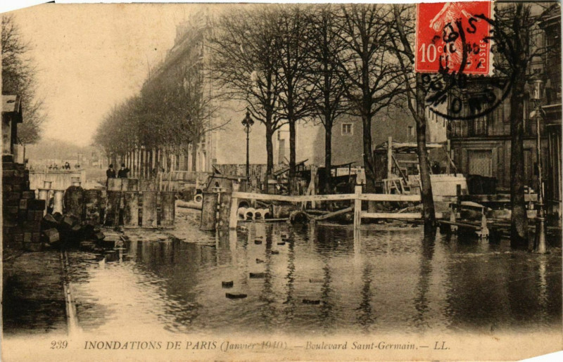 Carte postale ancienne Paris Inondations 1910 Bd Saint-Germain à Paris