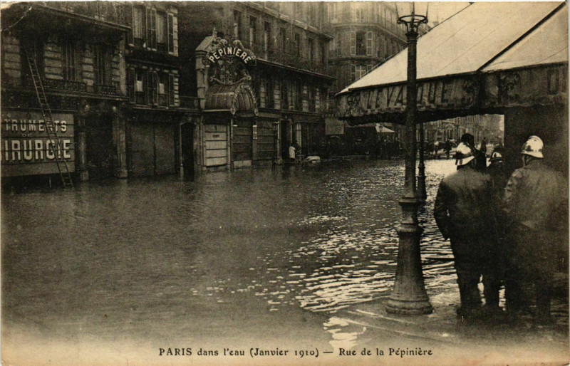 Carte postale ancienne Paris dans l'eau 1910 Rue de la Pepiniere à Paris