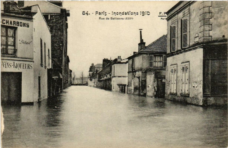 Carte postale ancienne Inondations 1910 - Rue de Bellievre à Paris 13e