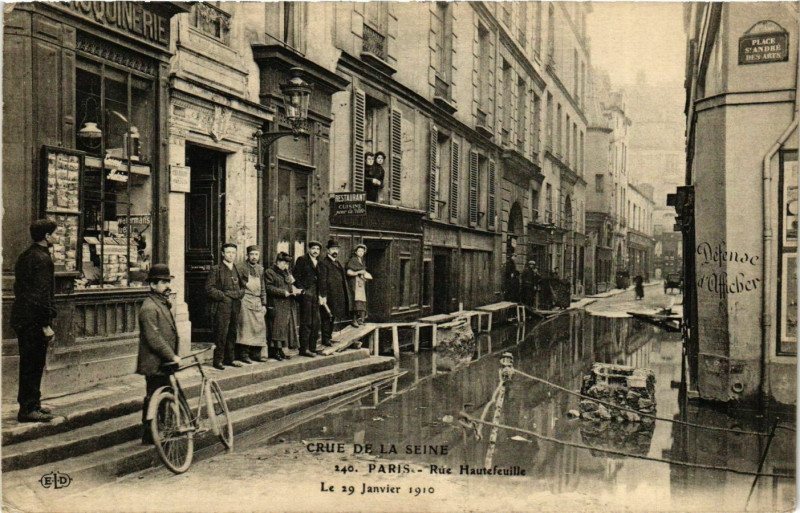 Carte postale ancienne Paris Crue de la Seine 1910 Rue Hautefeuille à Paris