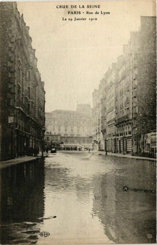 Carte postale ancienne Paris Crue de la Seine 1910 Rue de Lyon à Paris