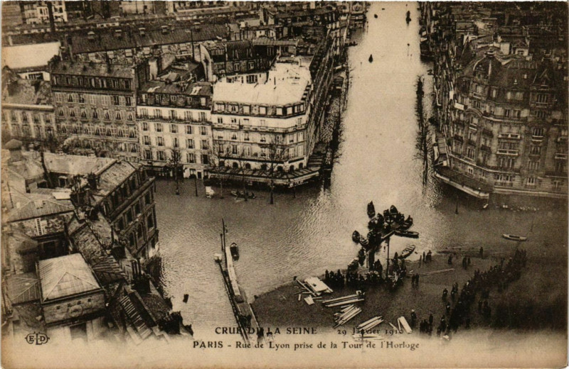 Carte postale ancienne Paris Crue de la Seine 1910 Rue de Lyon à Paris