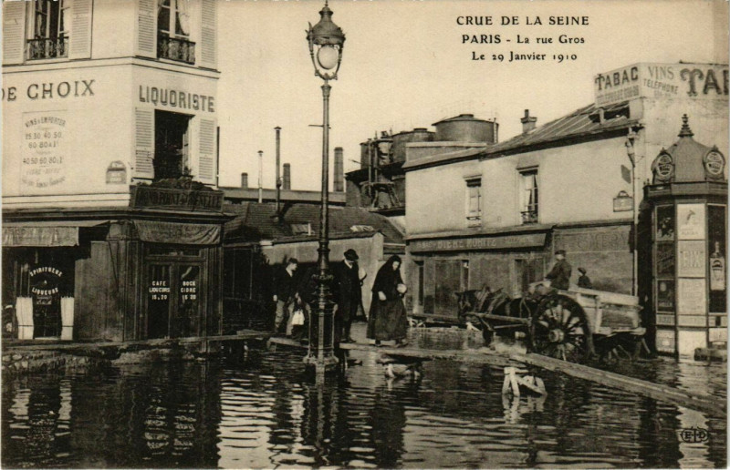 Carte postale ancienne Crue de la Seine - La rue Gros - Le 29 Janvier 1910 à Paris 16e