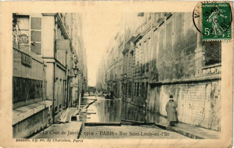 Carte postale ancienne Paris Crue de la Seine 1910 Rue Saint-Louis en l'Ile à Paris