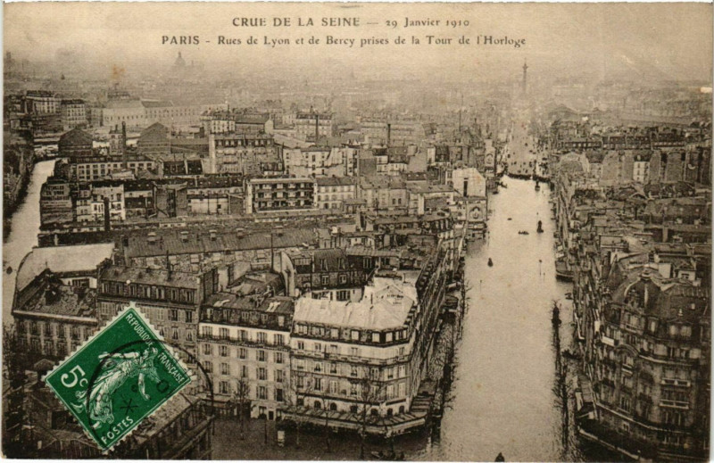 Carte postale ancienne Rues de Lyon et de Bercy prises de la Tour de l'Horloge à Paris 12e
