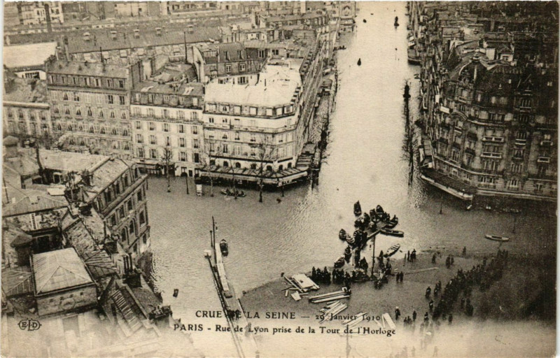 Carte postale ancienne Crue de la Seine - 29 Janvier 1910 - Rue de Lyon prise de la Tour de l'Horloge à Paris 12e