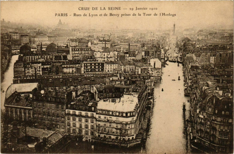 Carte postale ancienne Rues de Lyon et de Bercy prises de la Tour de l'Horloge à Paris 12e