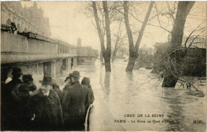 Carte postale ancienne Paris Crue de la Seine 1910 Quai d'Orsay à Paris