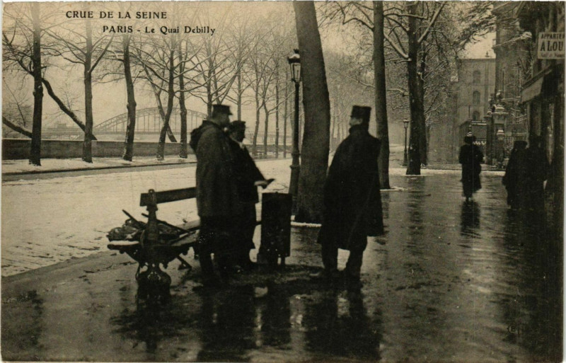 Carte postale ancienne Paris Crue de la Seine 1910 Quai Debilly à Paris