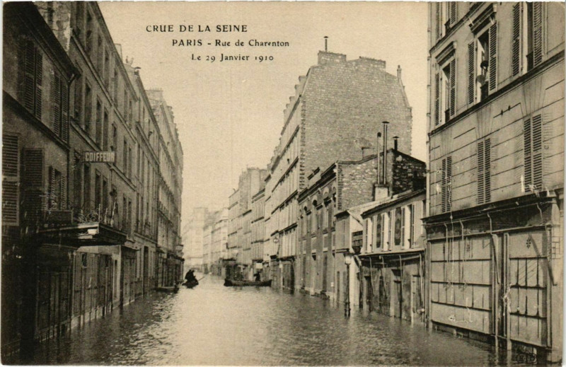 Carte postale ancienne Paris Crue de la Seine 1910 Rue de Charenton à Paris