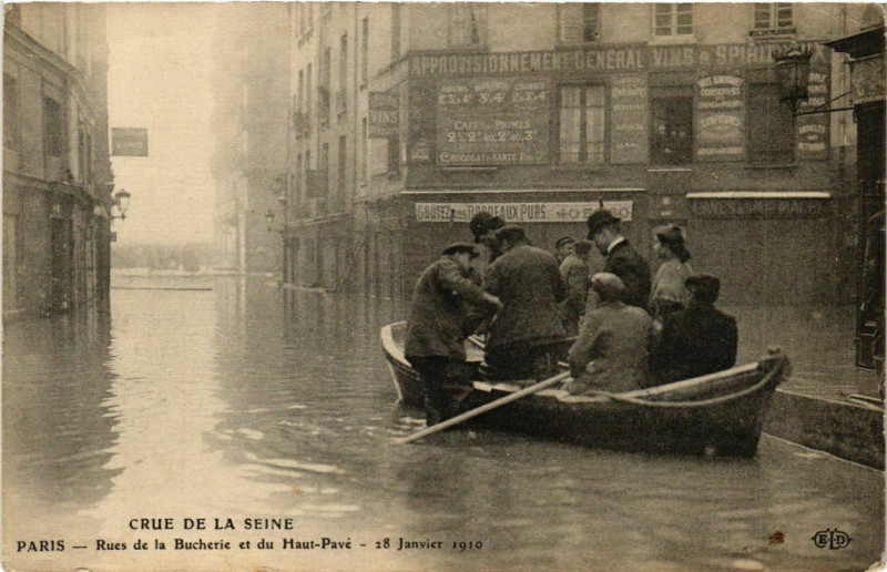Carte postale ancienne Paris Crue de la Seine 1910 Rue de la Bucherie et du Haut-Pave à Paris