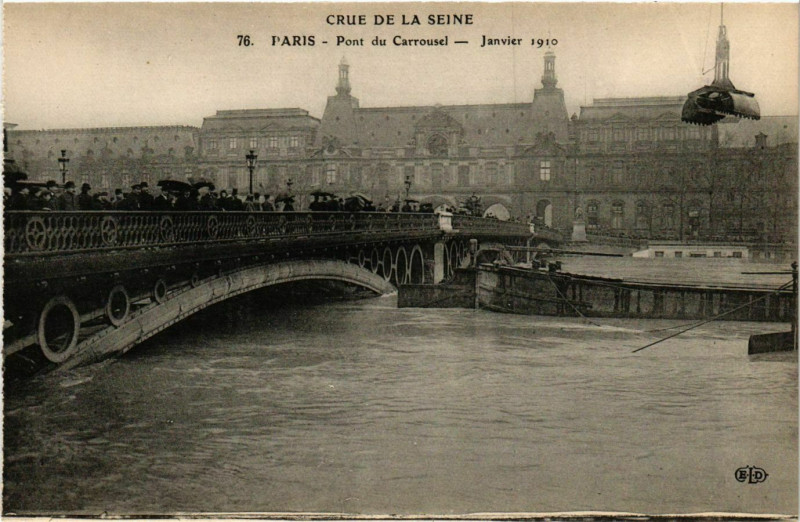 Carte postale ancienne Paris Crue de la Seine 1910 Pont du Carrousel à Paris