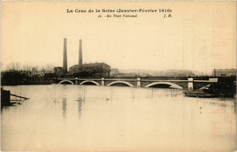 Carte postale ancienne Paris Crue de la Seine 1910 Pont National à Paris