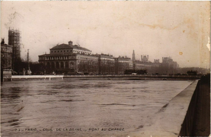 Carte postale ancienne Paris Crue de la Seine 1910 Pont au Change à Paris