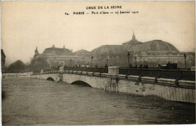 Carte postale ancienne Paris Crue de la Seine 1910 Pont d'iena à Paris