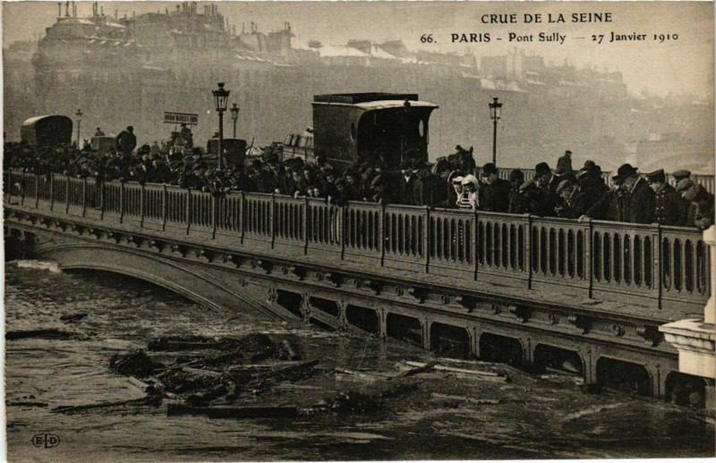 Carte postale ancienne Paris Crue de la Seine 1910 Pont Sully à Paris