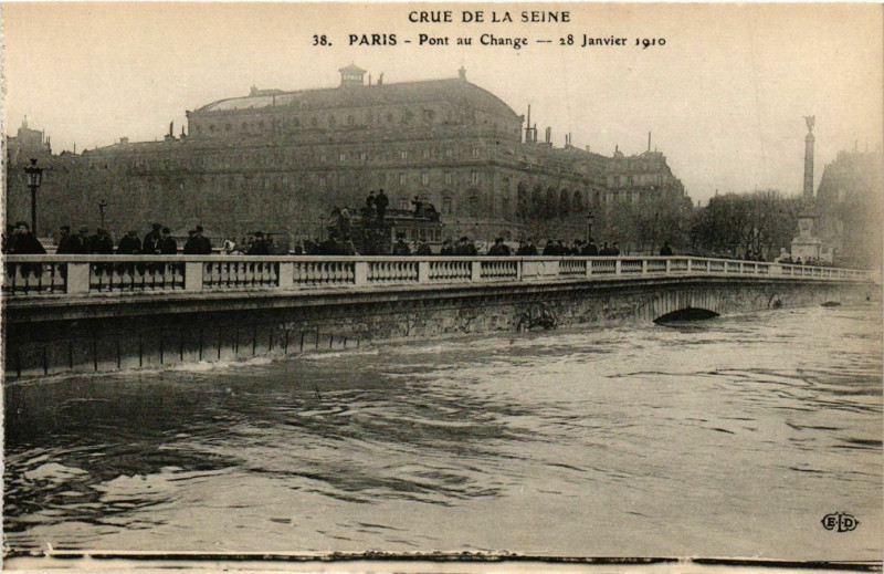 Carte postale ancienne Paris Crue de la Seine 1910 Pont au Change à Paris