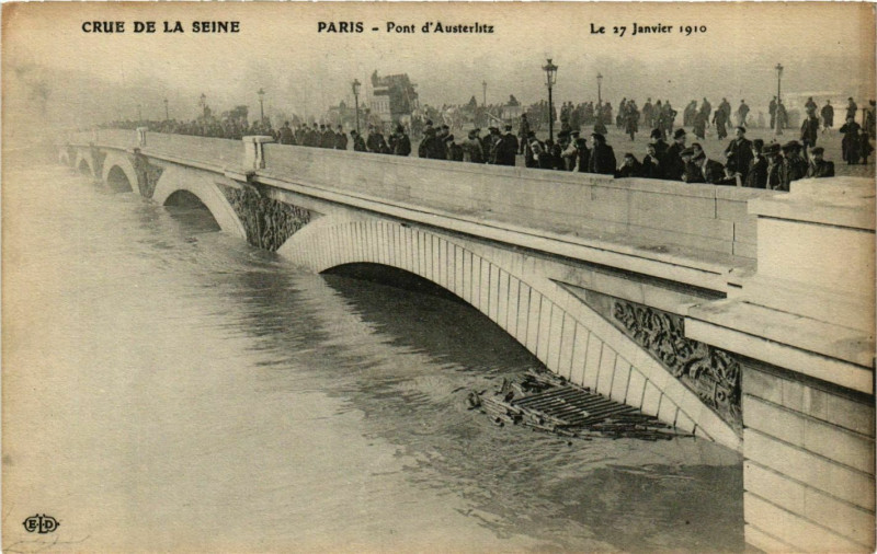 Carte postale ancienne Crue de la Seine - Pont d'Austerlitz - Le 27 Janvier 1910 à Paris 13e