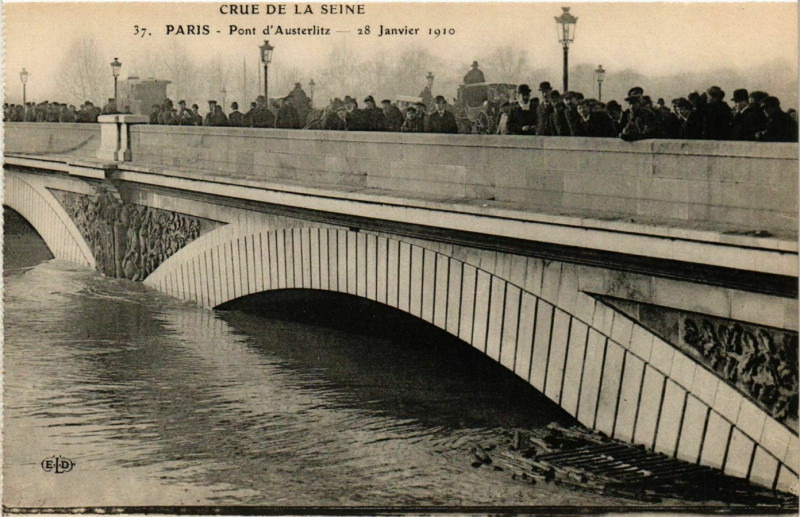 Carte postale ancienne Paris Crue de la Seine 1910 Pont d'Austerlitz à Paris
