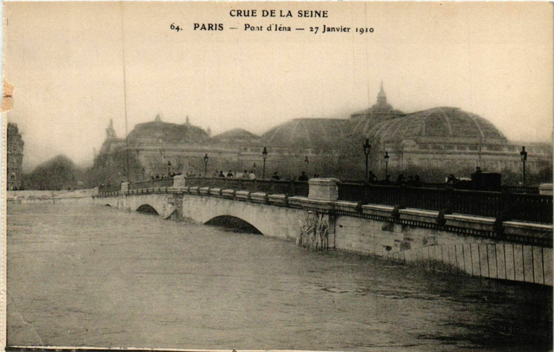 Carte postale ancienne Paris Crue de la Seine 1910 Pont d'Iena à Paris