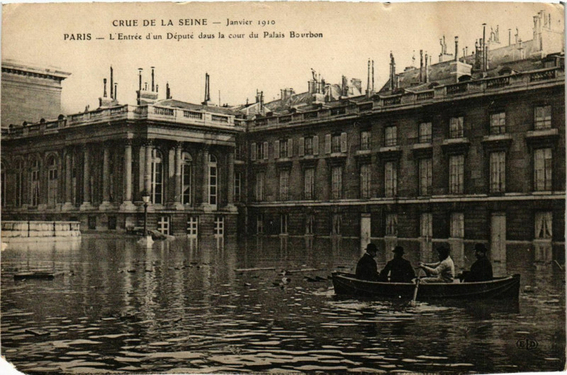 Carte postale ancienne Paris Crue de la Seine 1910 Palais Bourbon à Paris