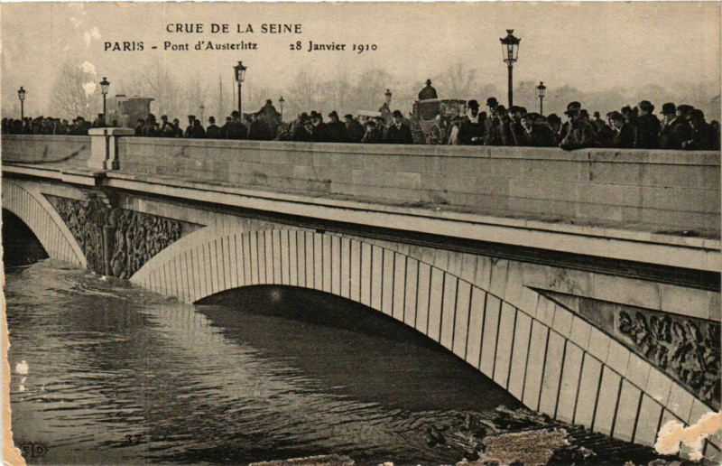 Carte postale ancienne Paris Crue de la Seine 1910 Pont d'Austerlitz à Paris