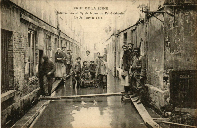 Carte postale ancienne Paris Crue de la Seine 1910 no. 34 Rue du Fer-a-Moulin à Paris