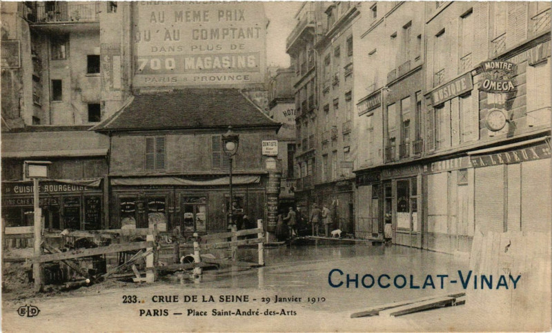 Carte postale ancienne Paris Crue de la Seine 1910 Place Saint-Andre-des-Arts à Paris