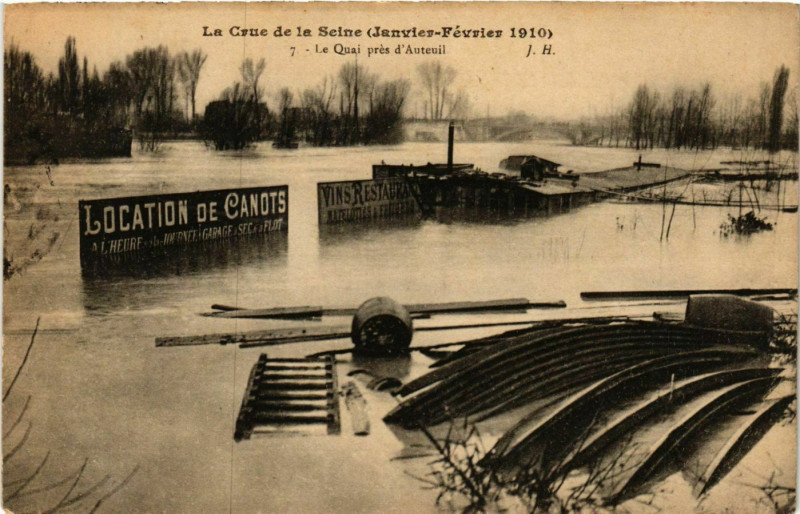 Carte postale ancienne La Crue de la Seine (Janvier 1910) - Le Quai près d'Auteuil à Paris 16e