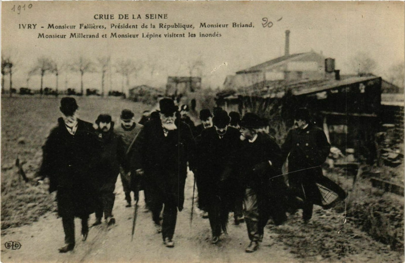 Carte postale ancienne Paris Crue de la Seine 1910 M. Fallieres Ivry à Paris