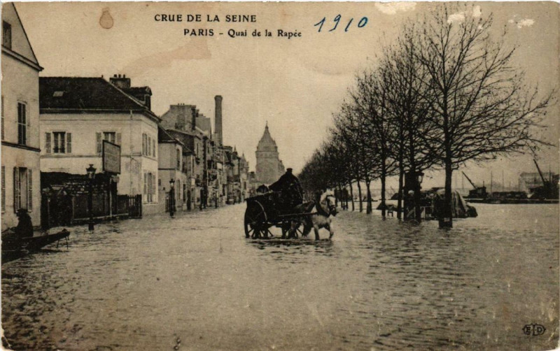 Carte postale ancienne Crue de la Seine - Quai de la Rapée à Paris 4e