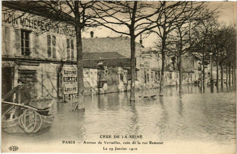 Carte postale ancienne Paris Crue de la Seine 1910 Avenue de Versailles rue Remusat à Paris