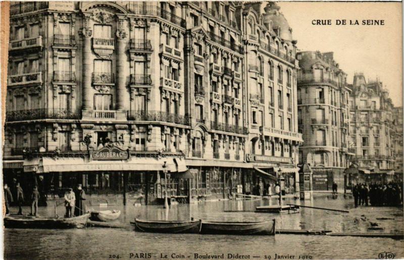 Carte postale ancienne Paris Crue de la Seine 1910 Boulevard Diderot à Paris