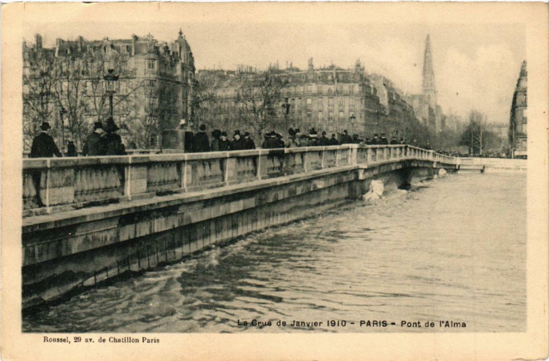 Carte postale ancienne Le Crue de Janvier 1910 Paris Pont de l'Alma à Paris