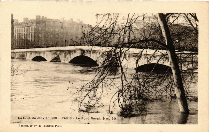 Carte postale ancienne Le Crue de Janvier 1910 Paris Le Pont Royal à Paris
