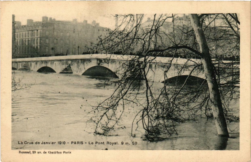 Carte postale ancienne Le Crue de Janvier 1910 Paris Le Pont Royal à Paris