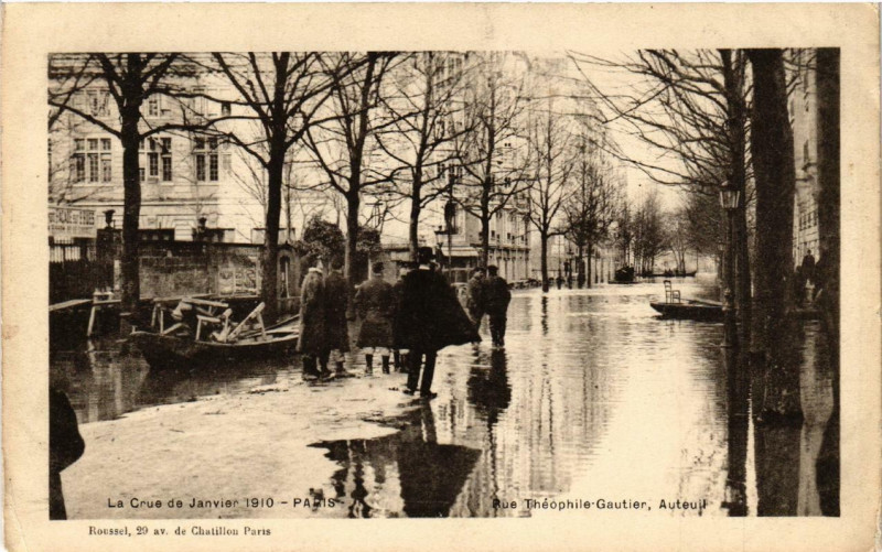 Carte postale ancienne Le Crue de Janvier 1910 Paris Rue Theophile-Gautier Auteuil à Paris