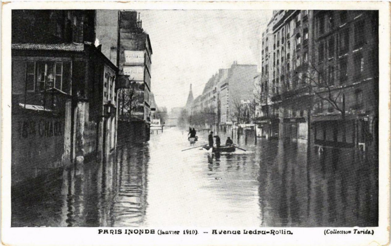 Carte postale ancienne Paris Inondé (Janvier 1910) - Avenue Ledru-Rollin à Paris 12e