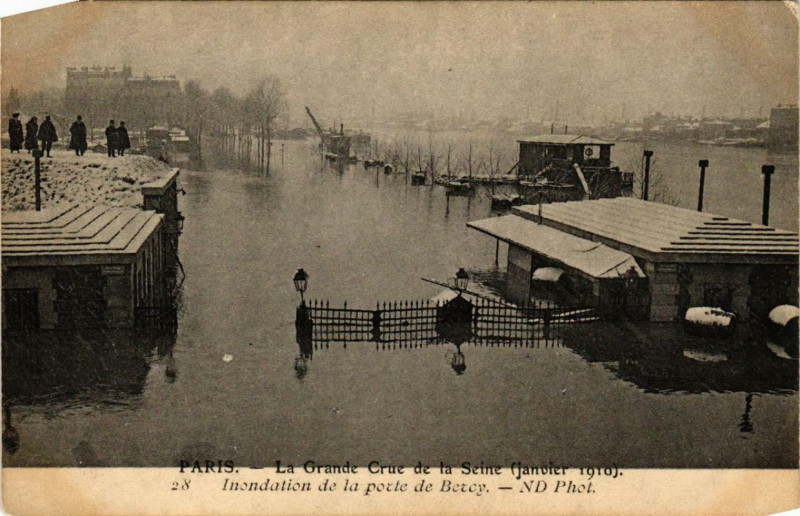 Carte postale ancienne La Grande Crue de la Seine Paris Porte de Bercy à Paris