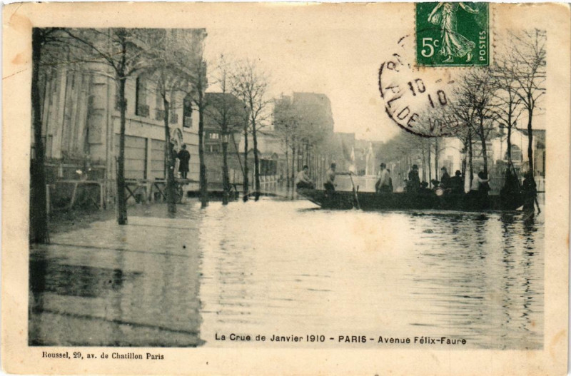 Carte postale ancienne Le Crue de Janvier 1910 Paris Avenue Felix-Faure à Paris